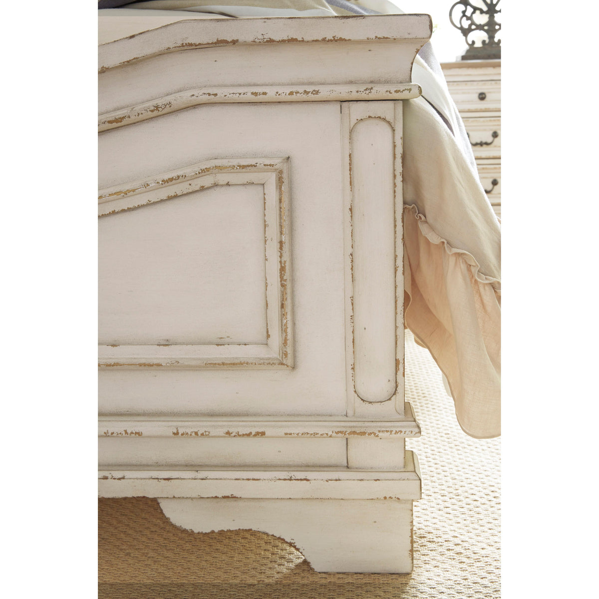 Cama Queen con paneles tapizados Realyn Signature Design by Ashley B74