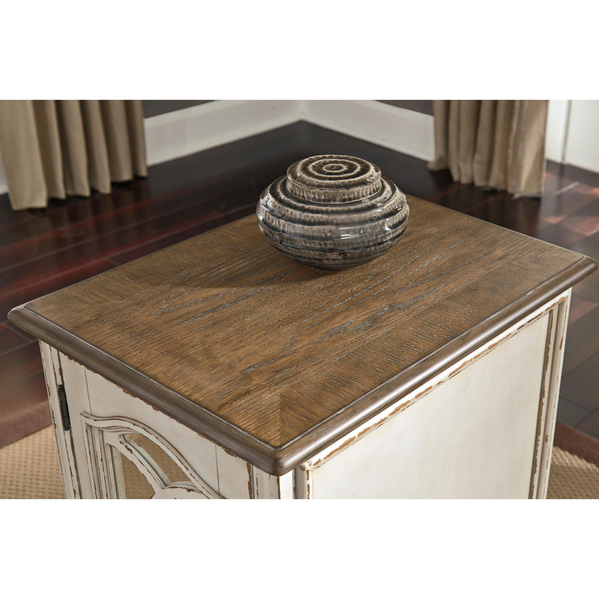 Signature Design by Ashley Realyn End Table T743-7