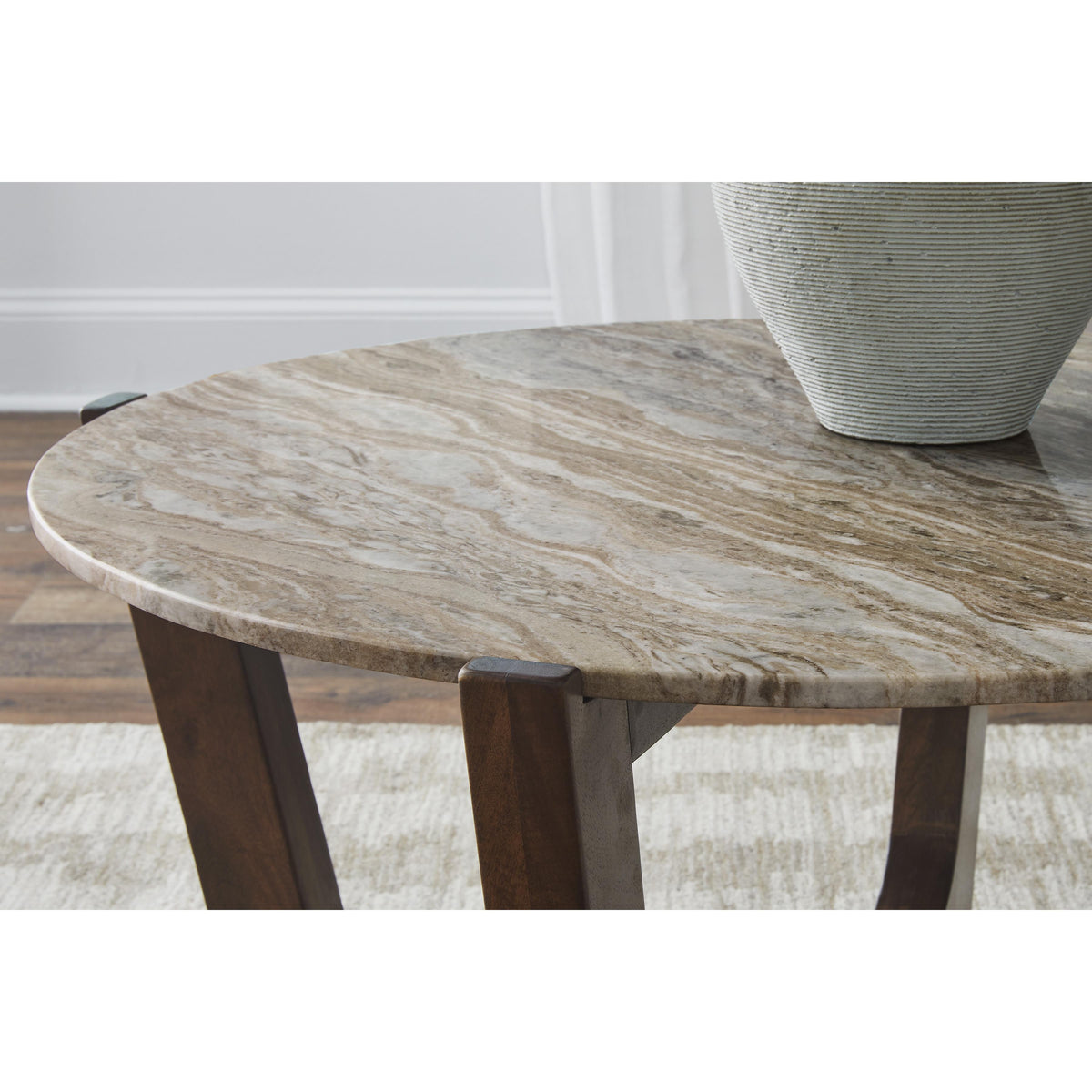Signature Design by Ashley Tanidore T667-8 Round Cocktail Table