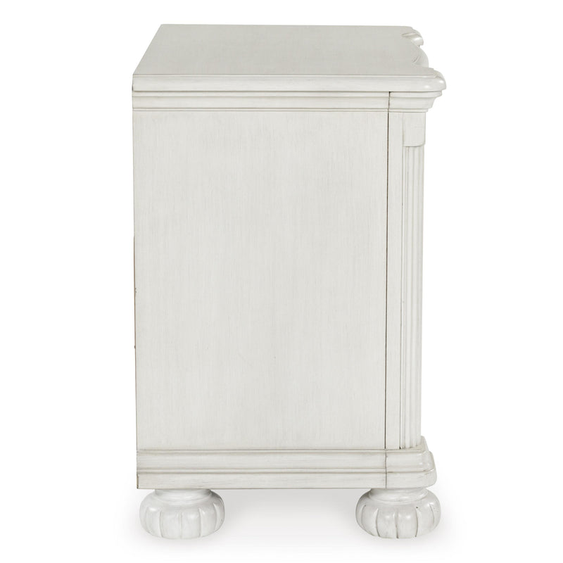 Benchcraft Montelaine 3-Drawer Nightstand B795-93 IMAGE 4